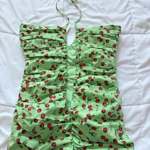 NWT Green Ruched Halter Tie Mini Bodycon Dress Womens‎ Size Small Cherry Summer thumbnail 9