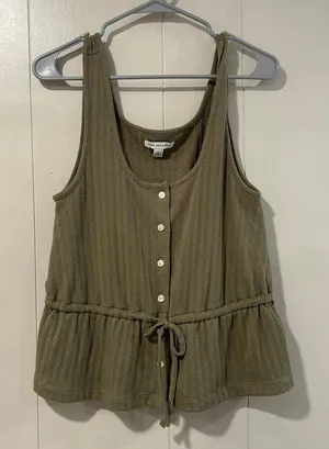 Free Assembly Olive Green Ribbed Button Front Tank Top Size Medium | Peplum Draw thumbnail 1