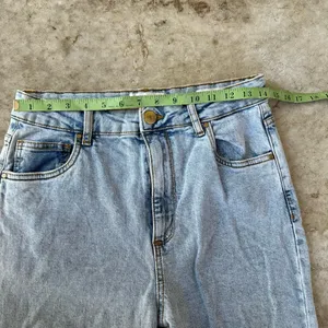 Cotton On Light Wash Distressed High Waist Stretch Mom Jeans Size 8 US 26" Waist thumbnail 3
