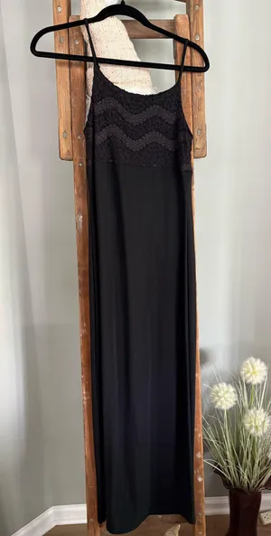 Planet love size medium, black maxi dress with lace top thumbnail 1