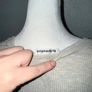 NWOT Reformation Paige Knit Top Size‎ Small Gray thumbnail 4