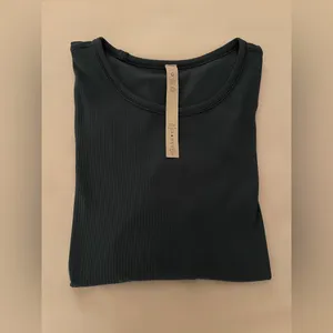 Lululemon Long Sleeve Ribbed Top - Size 10 - Excellent Condition! thumbnail 7
