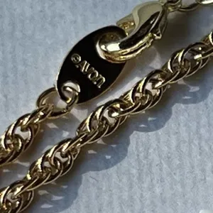 Avon Vintage White Enamel Floral Cross Necklace 24” Goldtone Rope Chain thumbnail 5