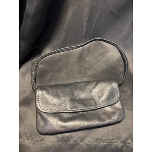 Black‎ Pebbled Leather Multi Pocket Shoulder Bag with Magnetic Flap and Key Clip thumbnail 3