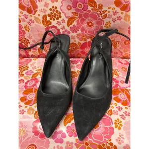 Marc Fisher Sz 10 Black Suede Pointed Toe Stiletto Heel Slingback Strappy Pumps thumbnail 2