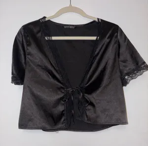 SHEIN Black Open Front Tie Crop Top M thumbnail 3
