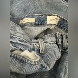 Universal Threads 90s Baggy Jeans | High Rise Relaxed Vintage Denim thumbnail 3