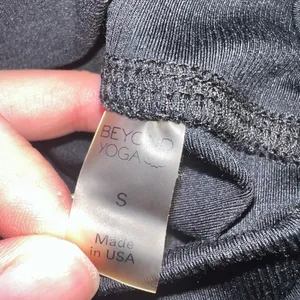 SOLD Beyond yoga black capri leggings thumbnail 2