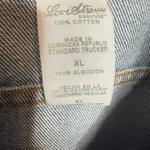 VINTAGE LEVI STRAUSS Women's XL Denim Jean Button Trucker Jacket Heart Patches thumbnail 7