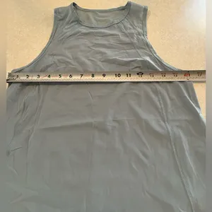 Lululemon Women's Gray Sleeveless Top with mess on back size 6 thumbnail 4