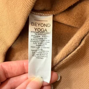 Beyond Yoga Uplift Cropped Raglan Sweatshirt Toffee Notched Hem Small thumbnail 10
