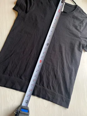 Athleta in Motion Crewneck Seamless Tee in Black size small thumbnail 7