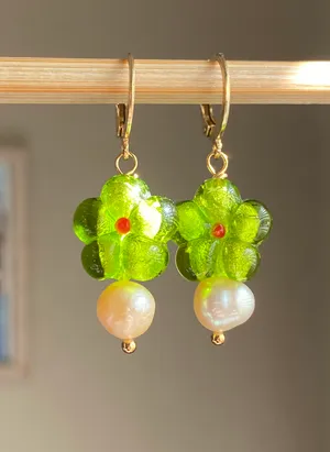 green flower glass beads & light pink freshwater peals boho fairy retro vintage chic style dangle earrings💐🩵 thumbnail 5