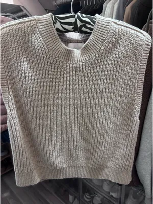 Abercrombie knit sweater vest thumbnail 1