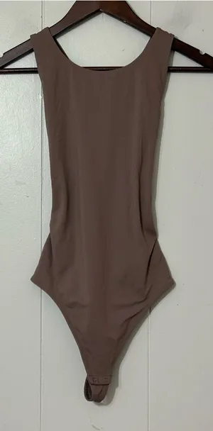 Aritzia Babaton Contour Deep Taupe Cross Back Thong Bodysuit Size Small thumbnail 1