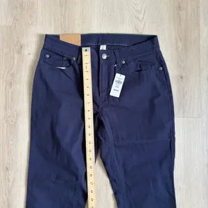 L.L. Bean NWT Women's Classic Navy Straight Leg Favorite Fit Pants Size 6R thumbnail 11
