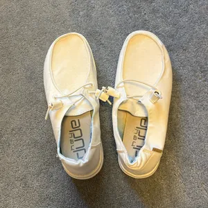 Hey Dude Wendy Shoes Size 7 in White. thumbnail 3