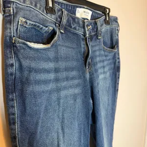Hollister Low Rise Boot Cut Jeans Dark Wash Blue Womens 32 Long Floral Pockets thumbnail 2