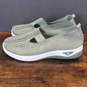 Women’s Slip On Sneakers Green Size 9 thumbnail 3