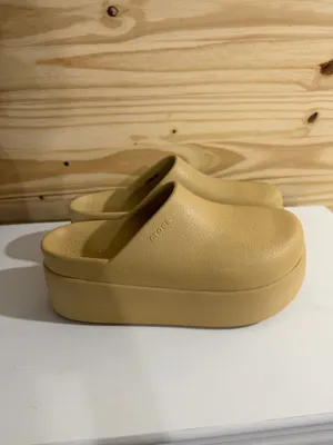Crocs Dylan Platform Clogs thumbnail 3