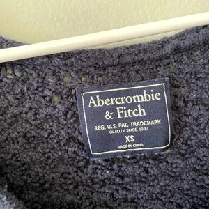 Abercrombie&Fitch blue knit v-neck long sleeved casual sweater winter navy blue‎ thumbnail 3