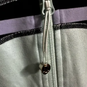 1008. Lululemon sz 6 in stride running jacket aquamarine. Great condition thumbnail 6