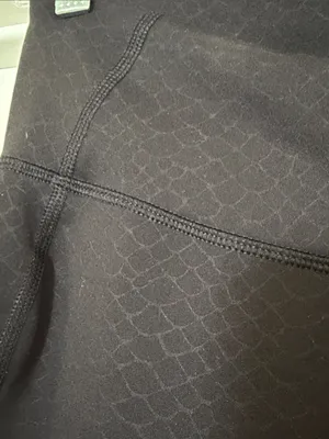 Old Navy Black Cropped Active Leggings thumbnail 3