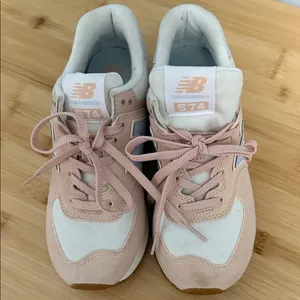 New Balance 574 Size 6 Women's Pink and White Sneakers WL574NE2 thumbnail 9