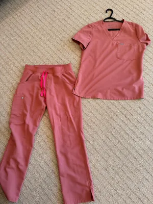 FIGS Pink  Scrubs thumbnail 4