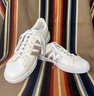 adidas Women’s Cloudfoam Leather Sneakers Metallic Pink White Size 10 thumbnail 1