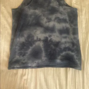 Denizen from Levi's Graphic Tank Top Size M Blue Tie Dye Ties At The Waist. thumbnail 7