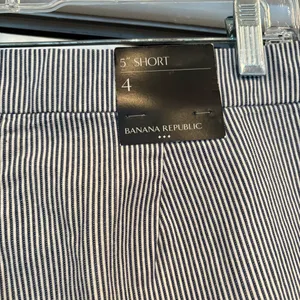 Banana Republic Navy And Cream Stripe‎ 5” Shorts Size 4 thumbnail 5