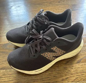 New Balance sneakers thumbnail 1