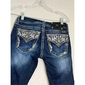Miss Me Signature Crop Women's Distressed Embellished Bling Back Pockets Size 26 thumbnail 2