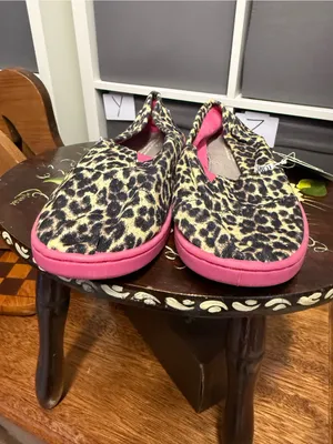 TOMS Leopard Slip-On Shoes With Pink Soles NWT thumbnail 2