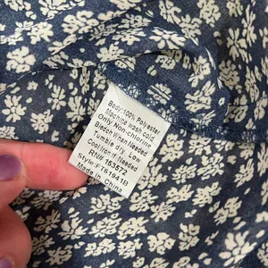 Ruffled Collar V-neck Pleated Button Up Floral Print Lightweight Navy Blue White thumbnail 8