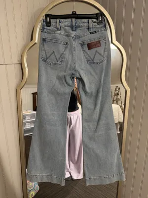 Wrangler Women’s Retro Blue Jeans thumbnail 2