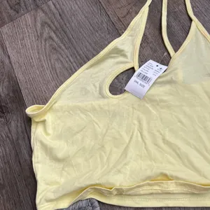 NWT Pacsun yellow crop top size small‎ thumbnail 4