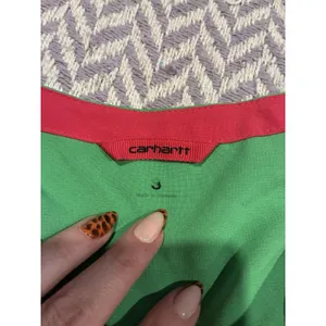 Carhartt Modern Fit Force Cross-Flex V-Neck Scrub Top Women's size Small Green thumbnail 8