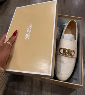 Michael Kors Parker Lug Sole Loafers Cream Leather Gold MK Hardware Size 9 thumbnail 2