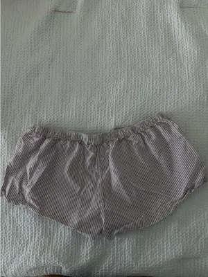 Brandy Melville stripped shorts thumbnail 2