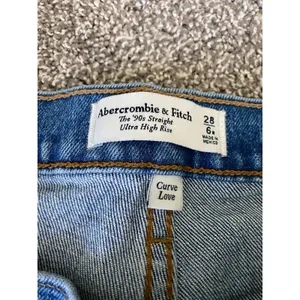 Abercrombie Curve Love 90s Straight Jeans 28/6R Ultra High Rise thumbnail 3
