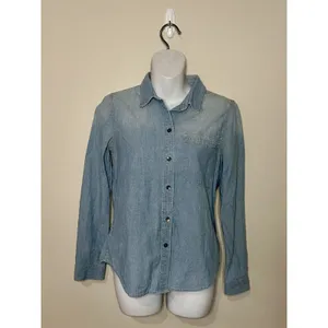 Madewell Light Wash Denim Chambray Button Down Size XS EUC!! thumbnail 2
