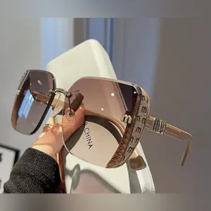 Luxury Oversized Square Sunglasses for Women – Gradient Brown Shades, Elegant. thumbnail 4