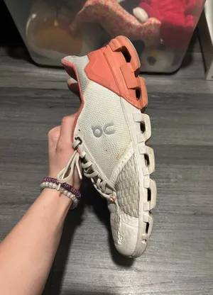 On Cloud Shoes Running thumbnail 1