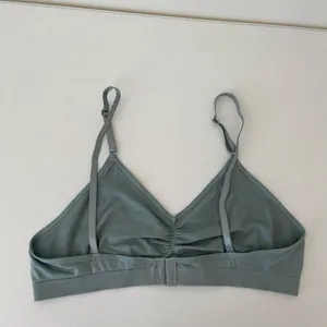 NWOT | Women’s blue gray thin stretchy non-padded buckled adjustable bra — XL‎ thumbnail 3