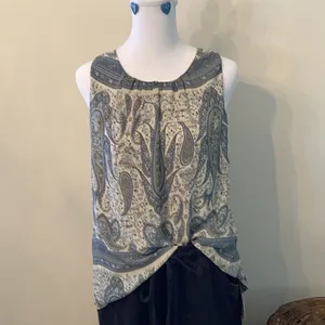 Rose & Olive size small blue white and grey paisley print top EUC thumbnail 3