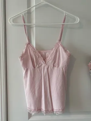 Pink lace flowy tank thumbnail 1