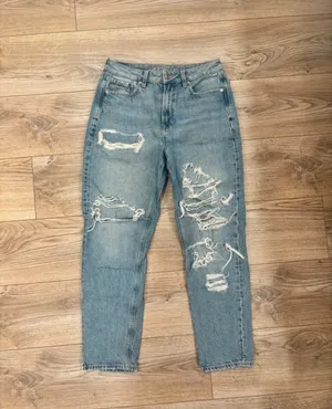 American Eagle Distressed Straight Leg Jeans – Size 6 thumbnail 2