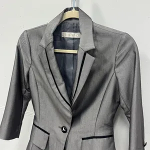 By Blu Grey Tailored Blazer Velvet Trim Pleated Peplum Jacket 26-0030 Size 34 XS thumbnail 4